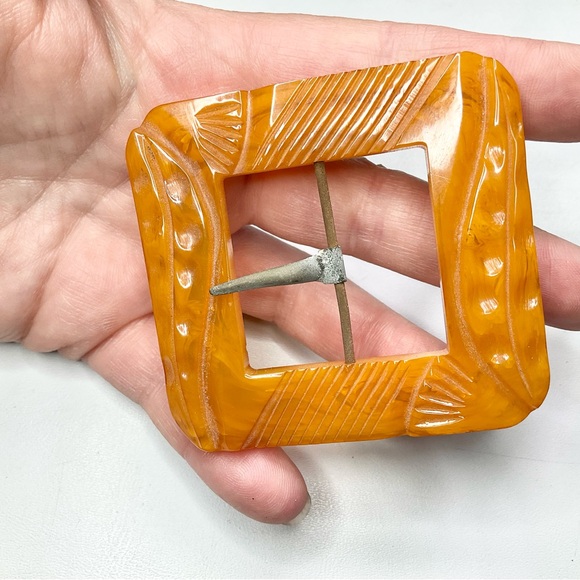 Art Deco Carved Bakelite Buckle 1930’s Beautifully Carved - Picture 5 of 6